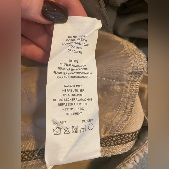 BEBE Cropped Silk Blend Cargo Style Pants in Sand .. SIZE 0 (XS) - Picture 13 of 14